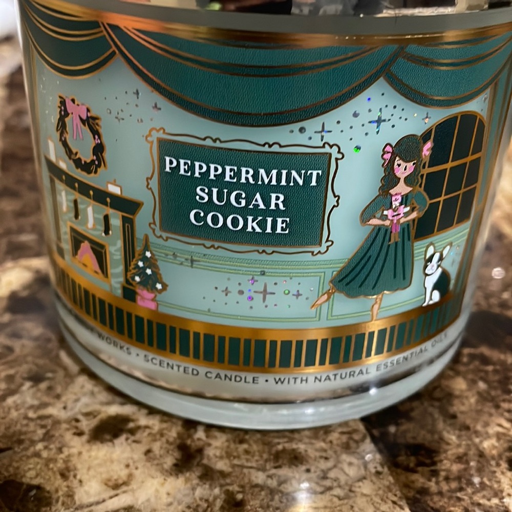Peppermint sugar cookie candle